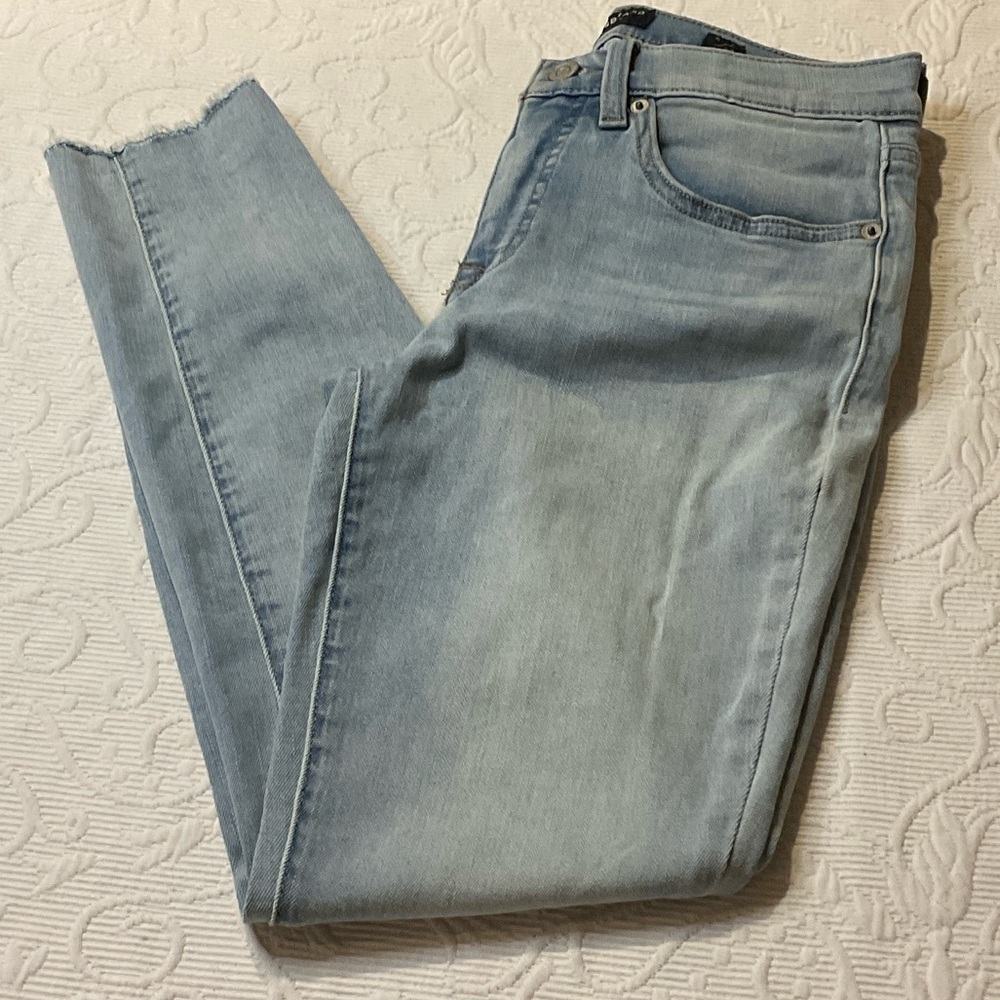 Lucky Brand Light Blue Skinny Jeans with Raw Hem Ankle Mid Rise Ava. 27/4